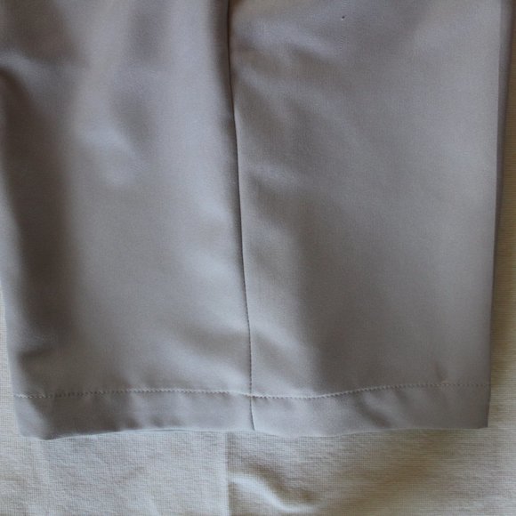 Van Heusen Beige Shorts ~30~ - Picture 3 of 10
